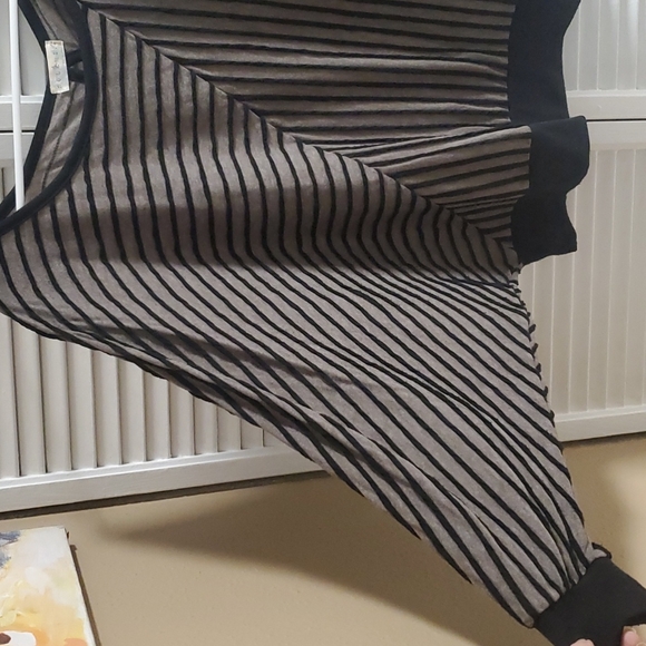 Batwing Sweater - Picture 4 of 8